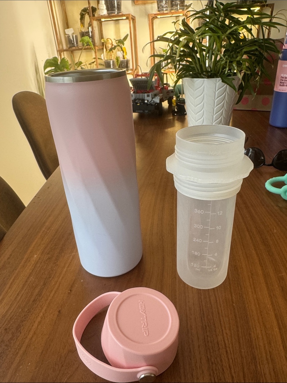 Breast milk Pink and White Insulated cooler like new - Picture 2 of 3